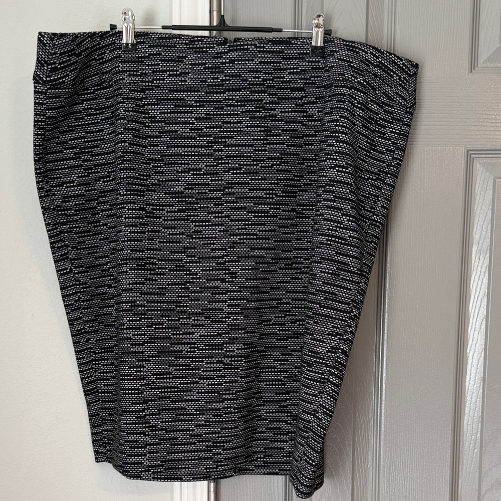 Lane Bryant Plus Size Black and White Patterned Pencil Skirt